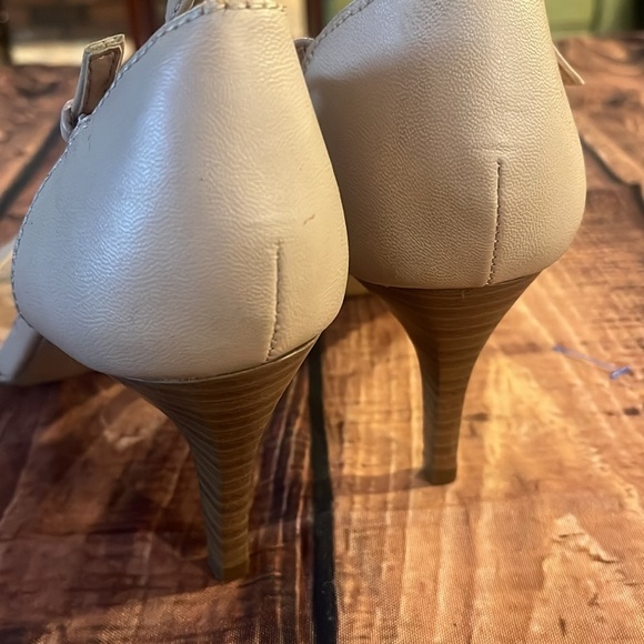 Report, beige cream, light tan, heeled, sandals open toe size 10 - Picture 5 of 10
